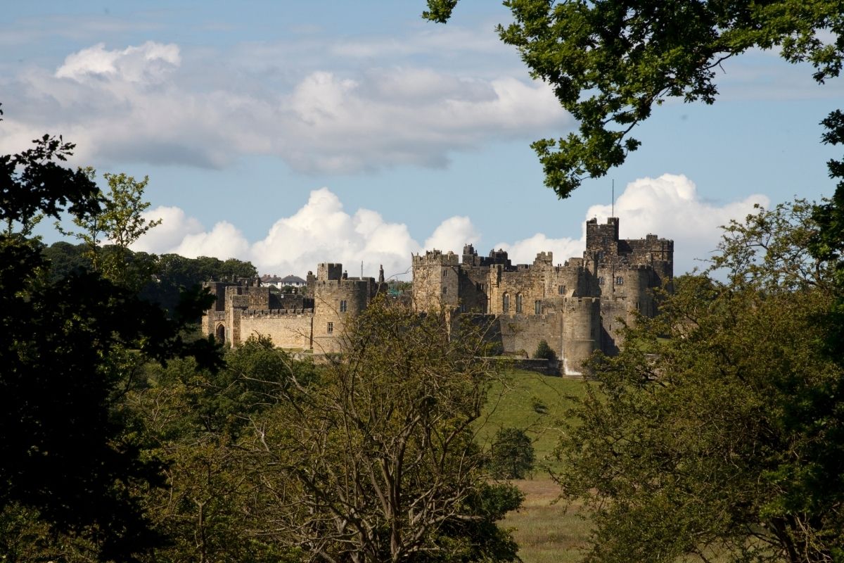 Una foto del castillo de Alnwick en Inglaterra.